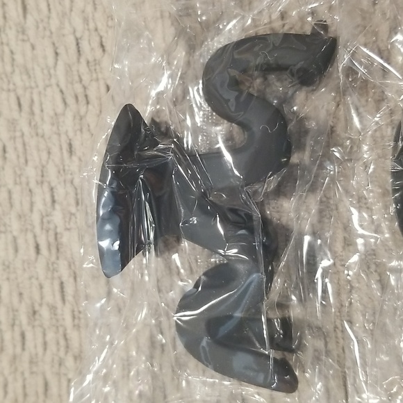 Hair Clips - Picture 3 of 4